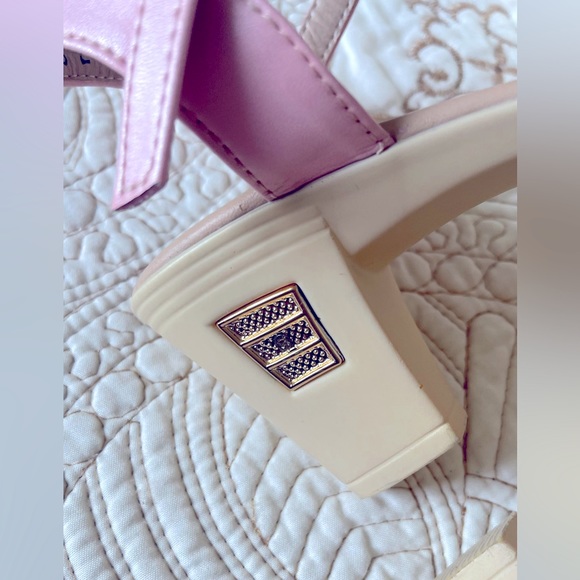 Cute Fashion Sandals with Slingback and Ankle Buckle  pink color great condition - Picture 7 of 14